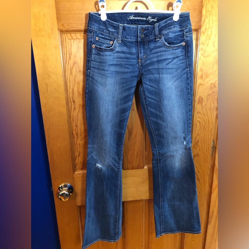 American Eagle Artist Low Rise Bootcut Jeans, size 4